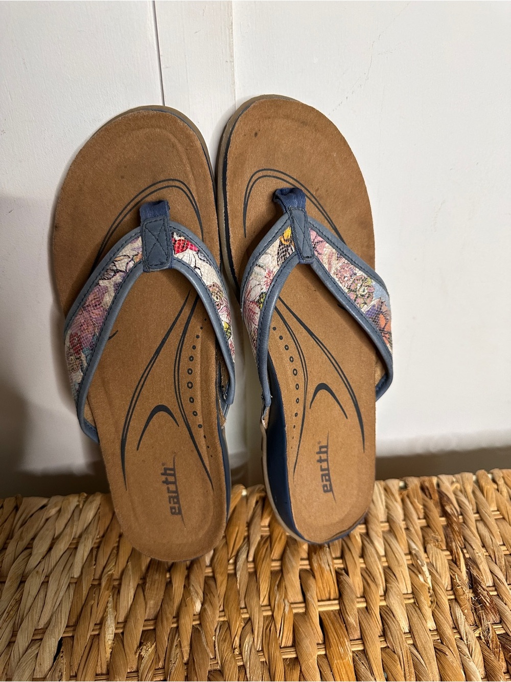Earth  Women's Brown Footbed Floral-Trim Sandals